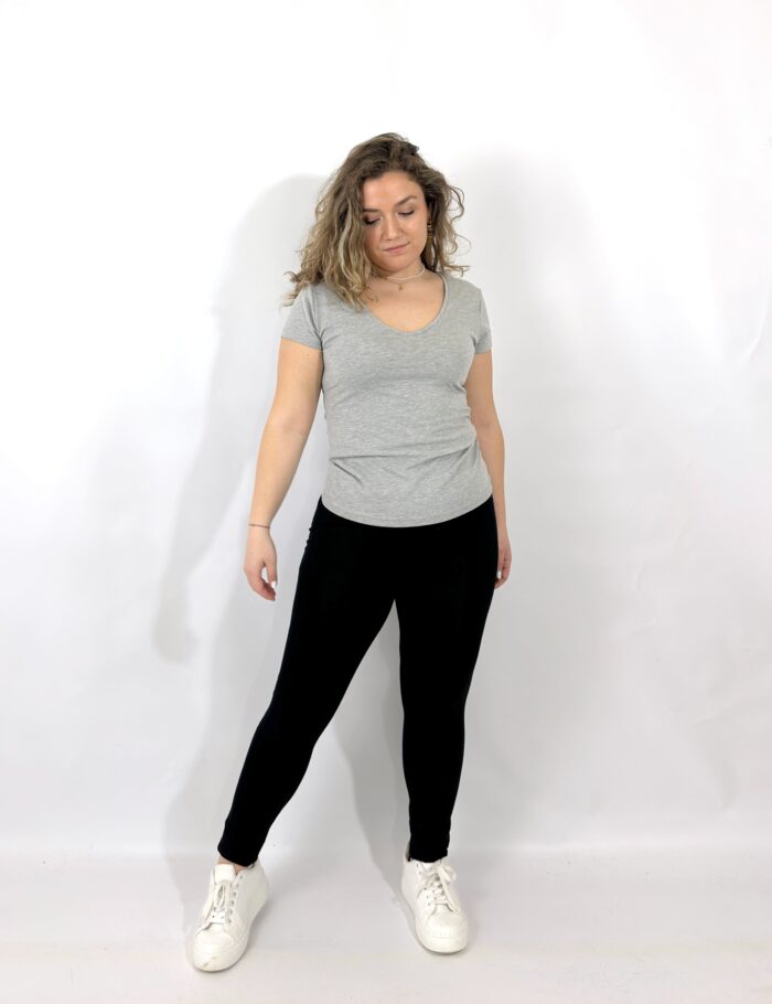 Camiseta Cuello Pico Gris - Imagen 5