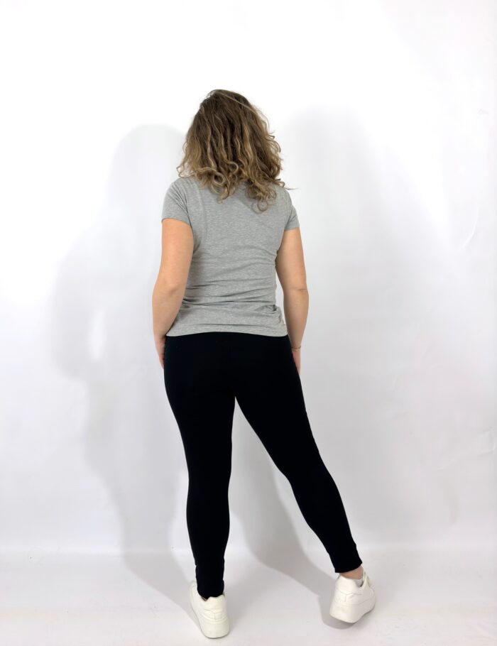Camiseta Cuello Pico Gris - Imagen 4
