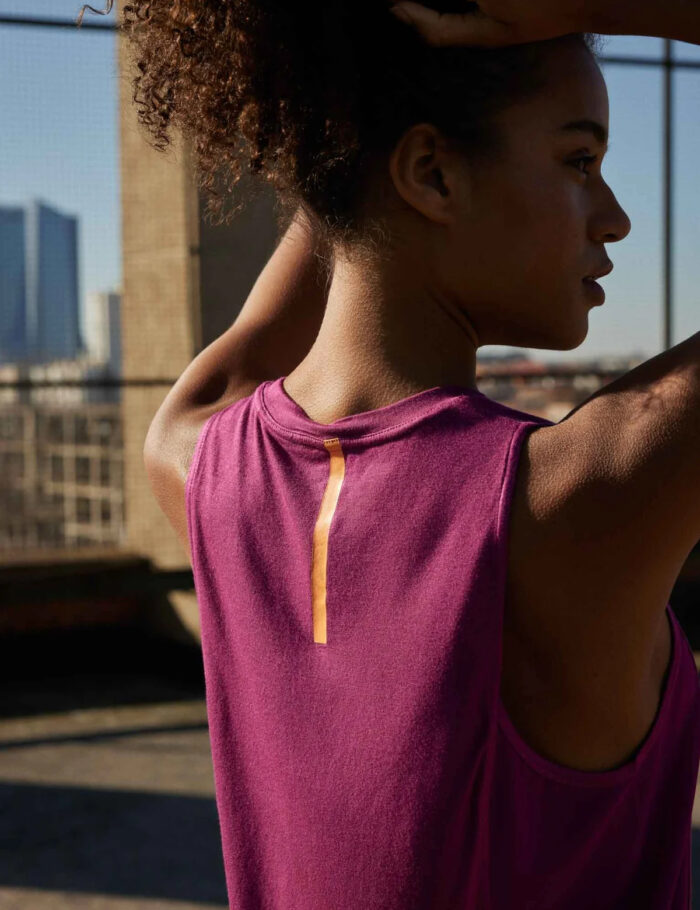Camiseta Deportiva Berry Fucsia - Imagen 3