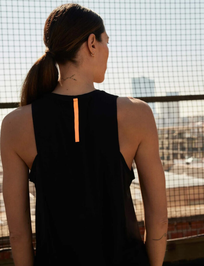 Camiseta Deportiva Negra - Imagen 2