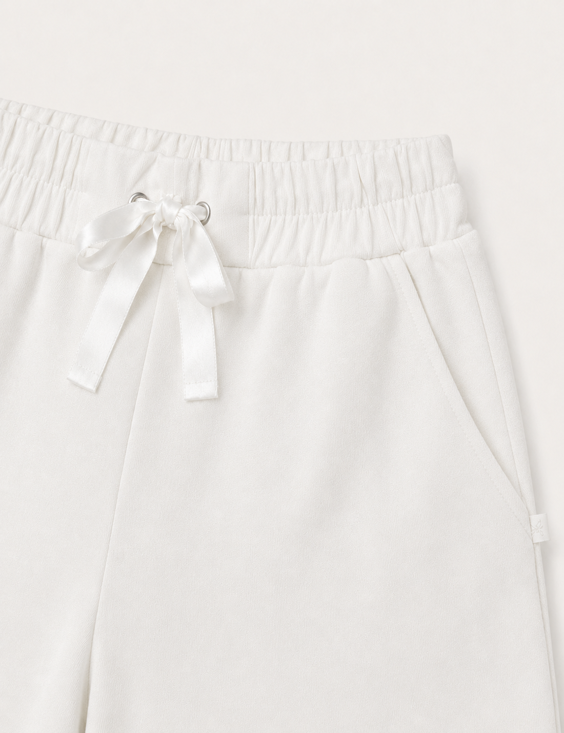 Alternative view of Short Lazo Blanco