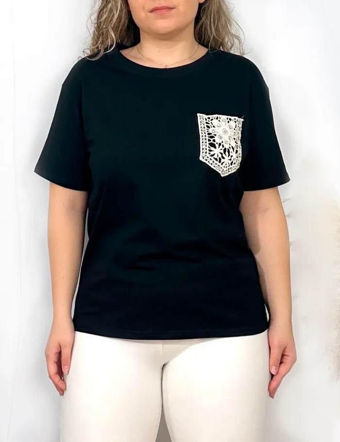 Camiseta Bolsillo Bordado Negra