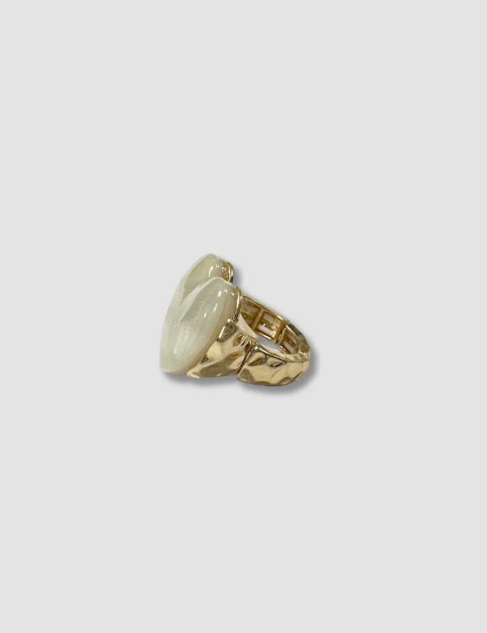 Anillo Dorado Con Corazón Blanco - Imagen 2