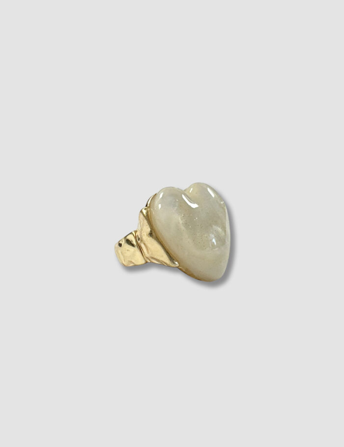 Anillo Dorado Con Corazón Blanco