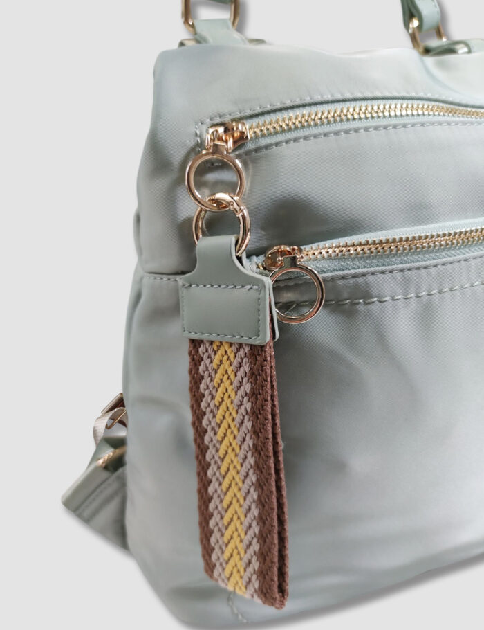 Mochila Nylon Verde Con Colgante