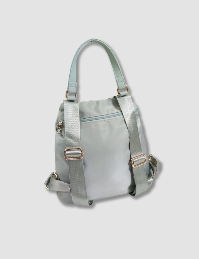 Mochila Nylon Verde Con Colgante - Imagen 3