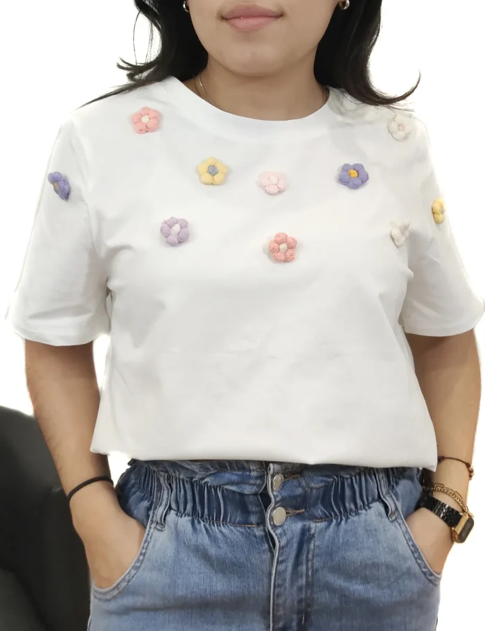 Camiseta Blanca Con Flores Crochet