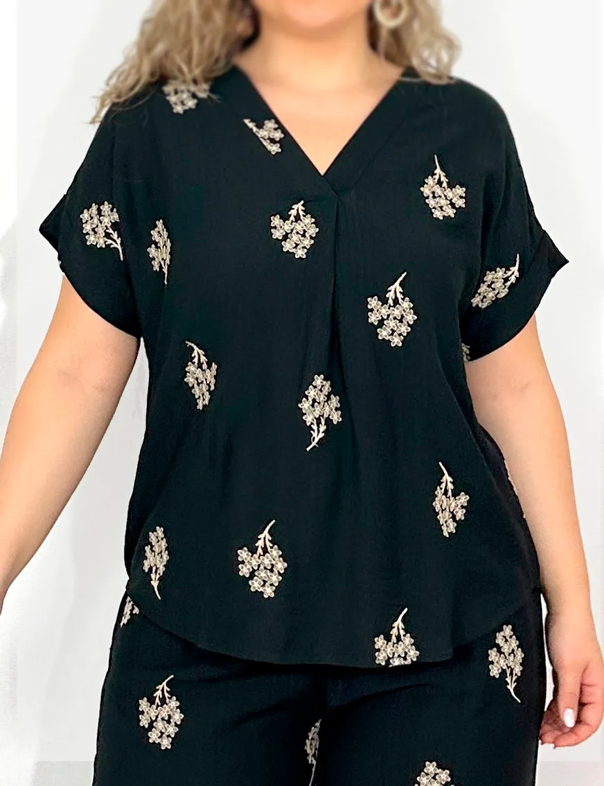 Blusa Fluida Bordada Negra
