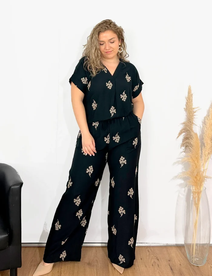 Pantalón Fluido Negro Bordado - Imagen 3