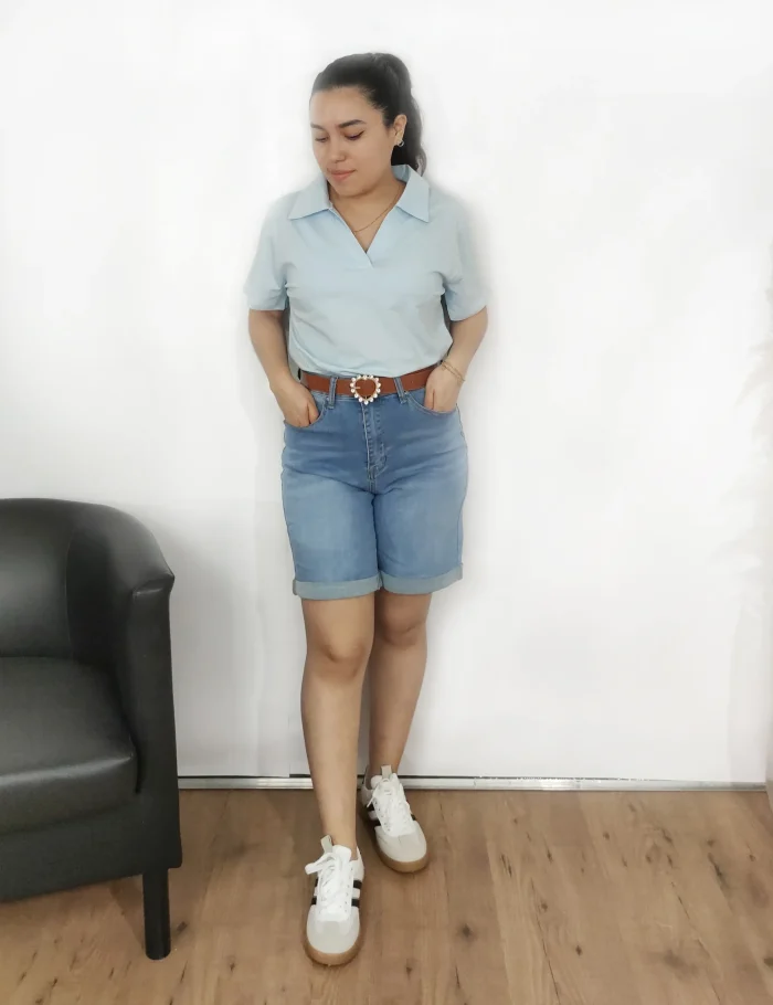 Camiseta Básica Cuello Polo Color Celeste - Imagen 2