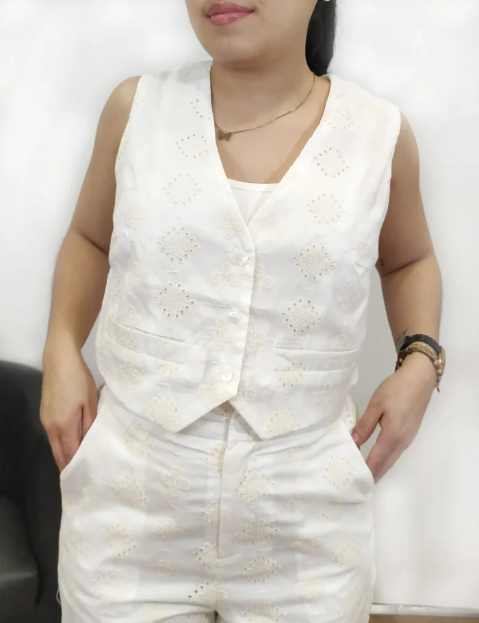 Chaleco Blanco Bordado Suizo