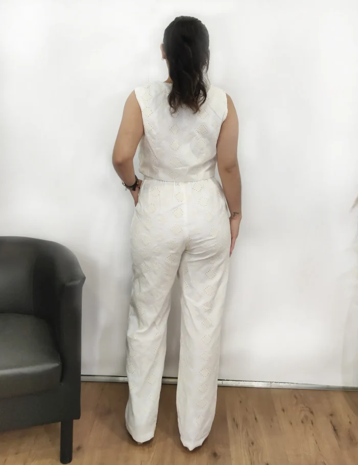 Pantalón Blanco Con Bordados Suizos - Imagen 3