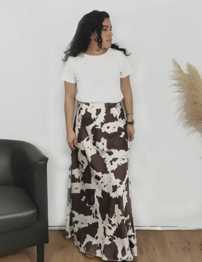 Falda Satina Animal Print Vaca Color Marrón - Imagen 2