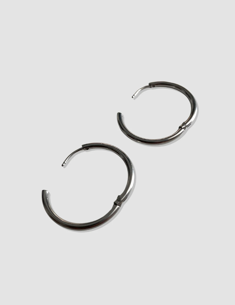 Alternative view of Pendiente Aro Pequeño Plateado