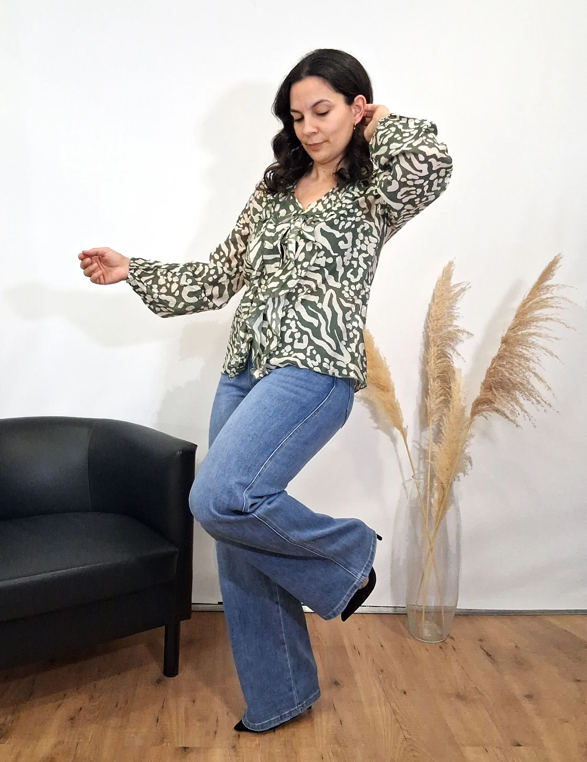 Blusa Volantes Estampada Kaki