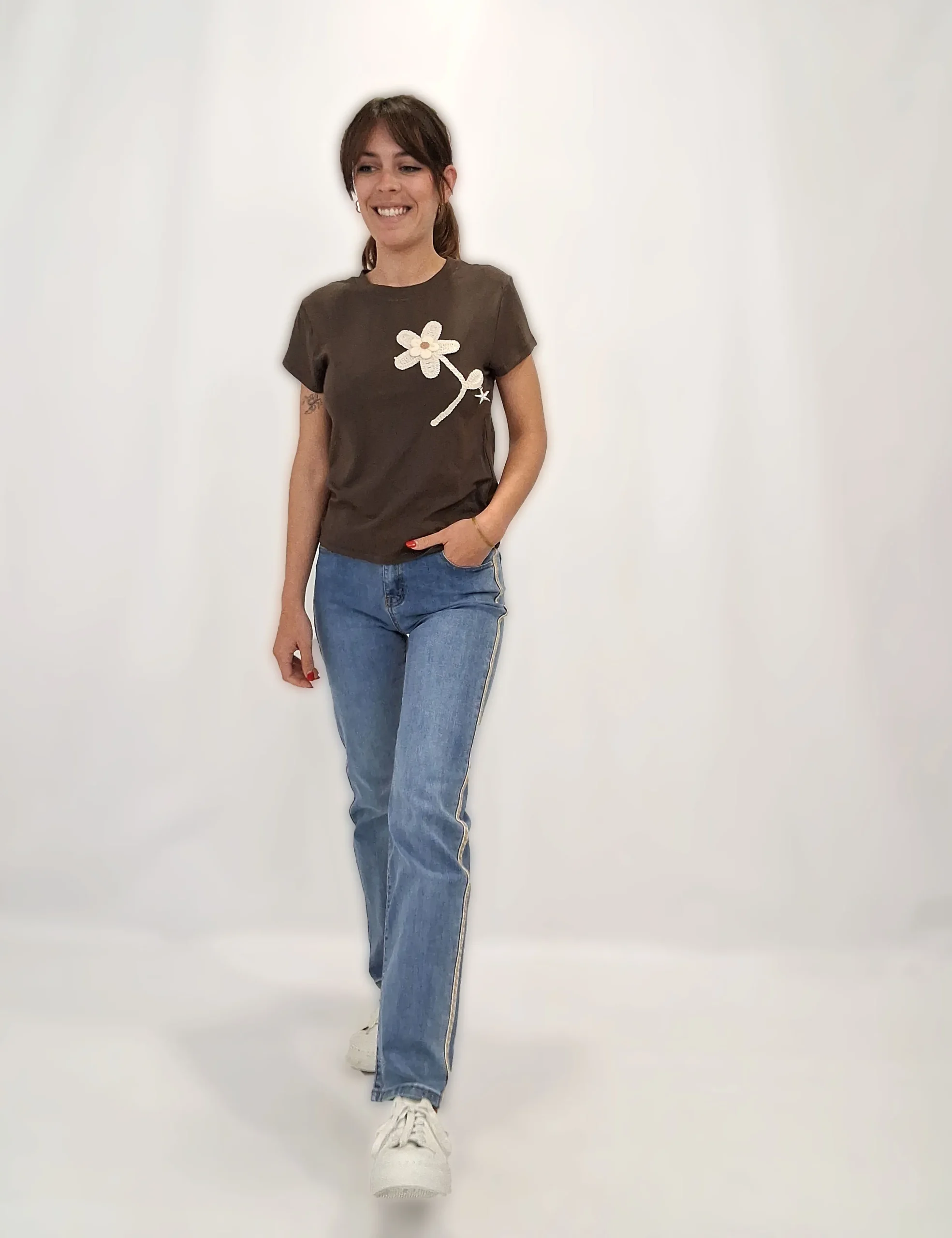 Camiseta Flor Estrella Colgante Marrón