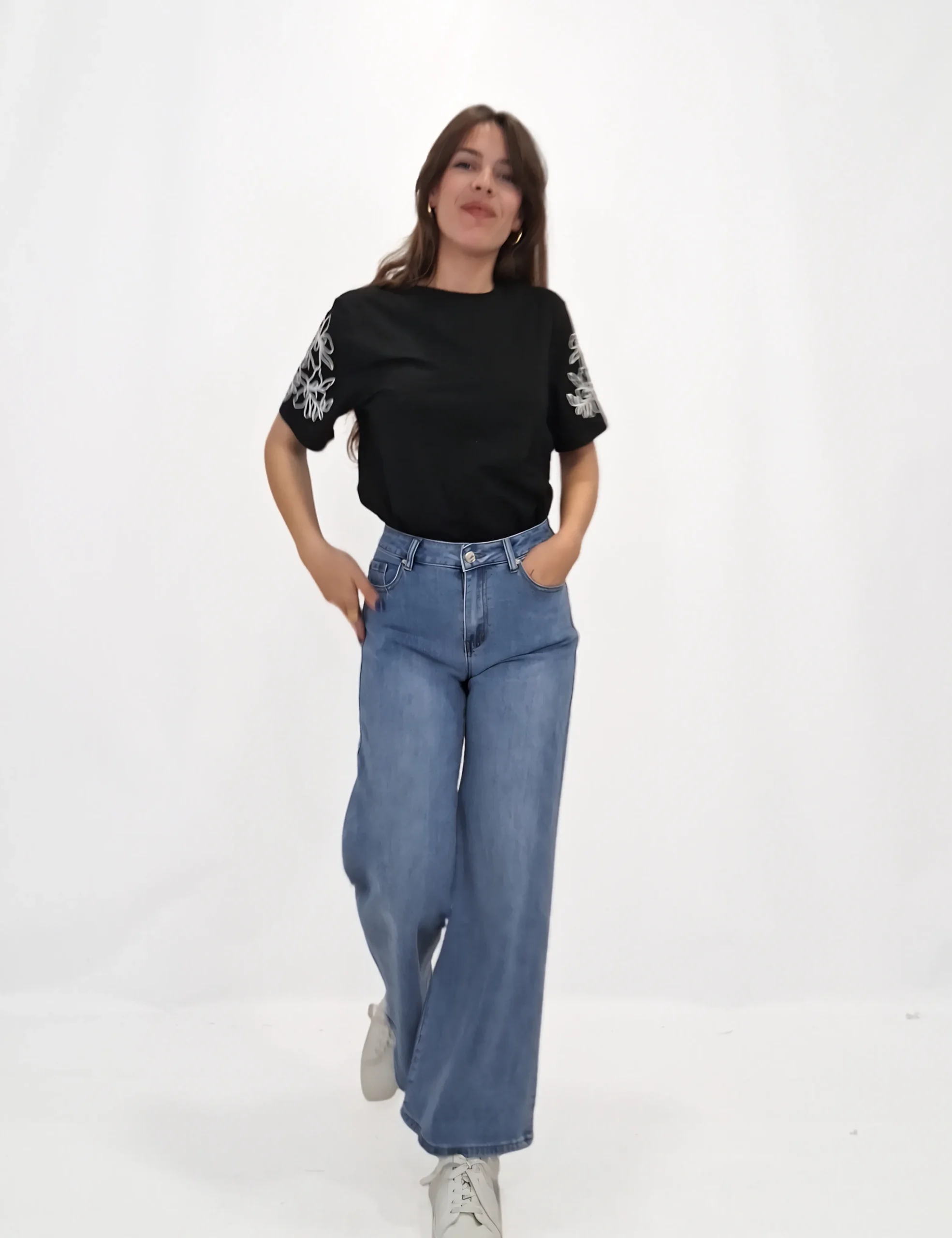 Camiseta Manga Bordada Negro