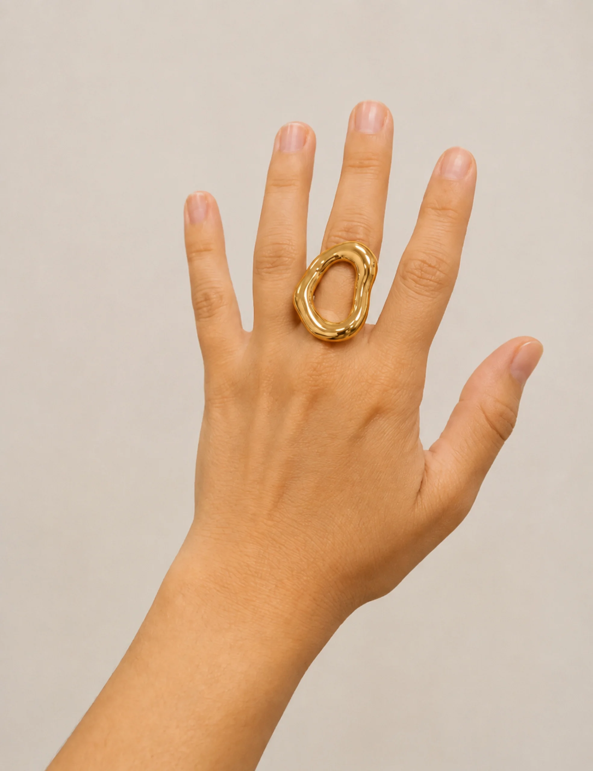 Alternative view of Anillo Acero Ovalado Dorado
