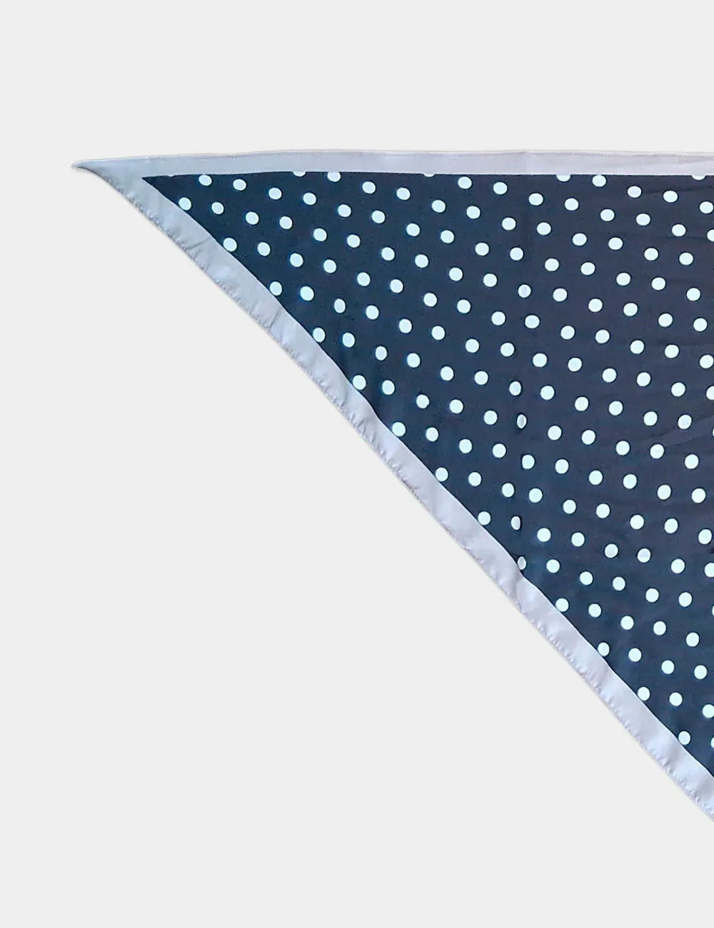 Alternative view of Pañuelo Lunares Negro