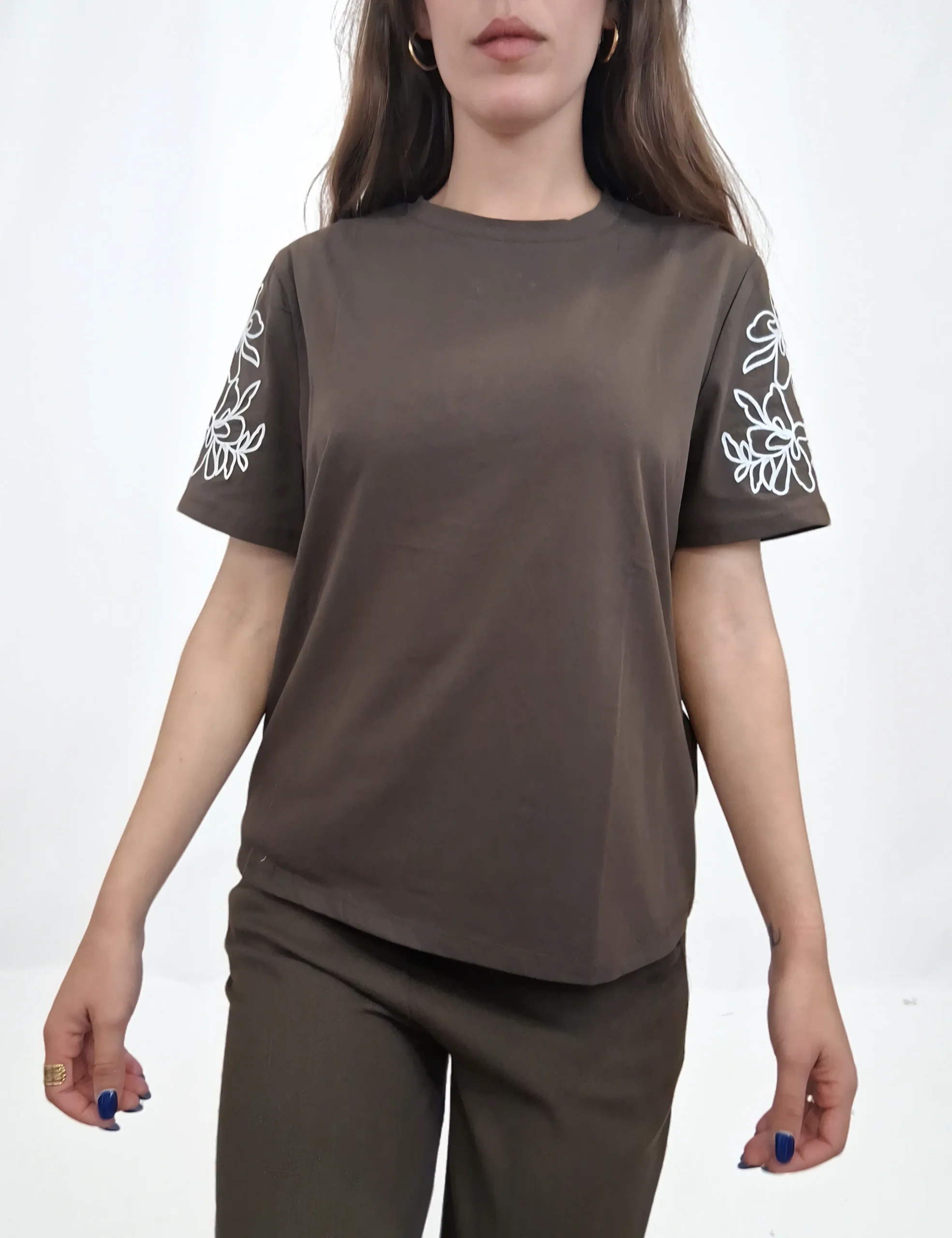 Camiseta Manga Bordada Marrón