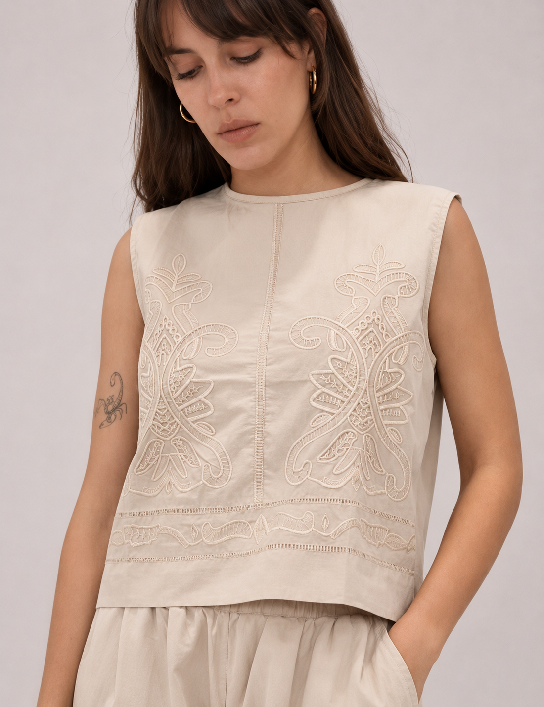 Top Bordado Crema