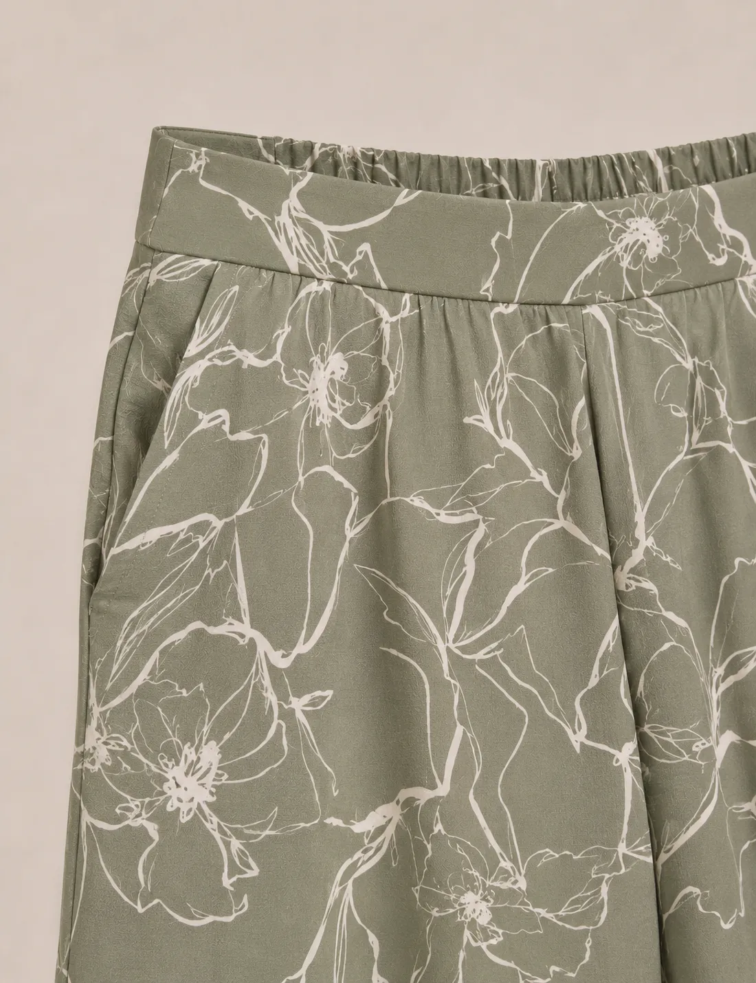 Alternative view of Pantalón Fluido Estampada Verde