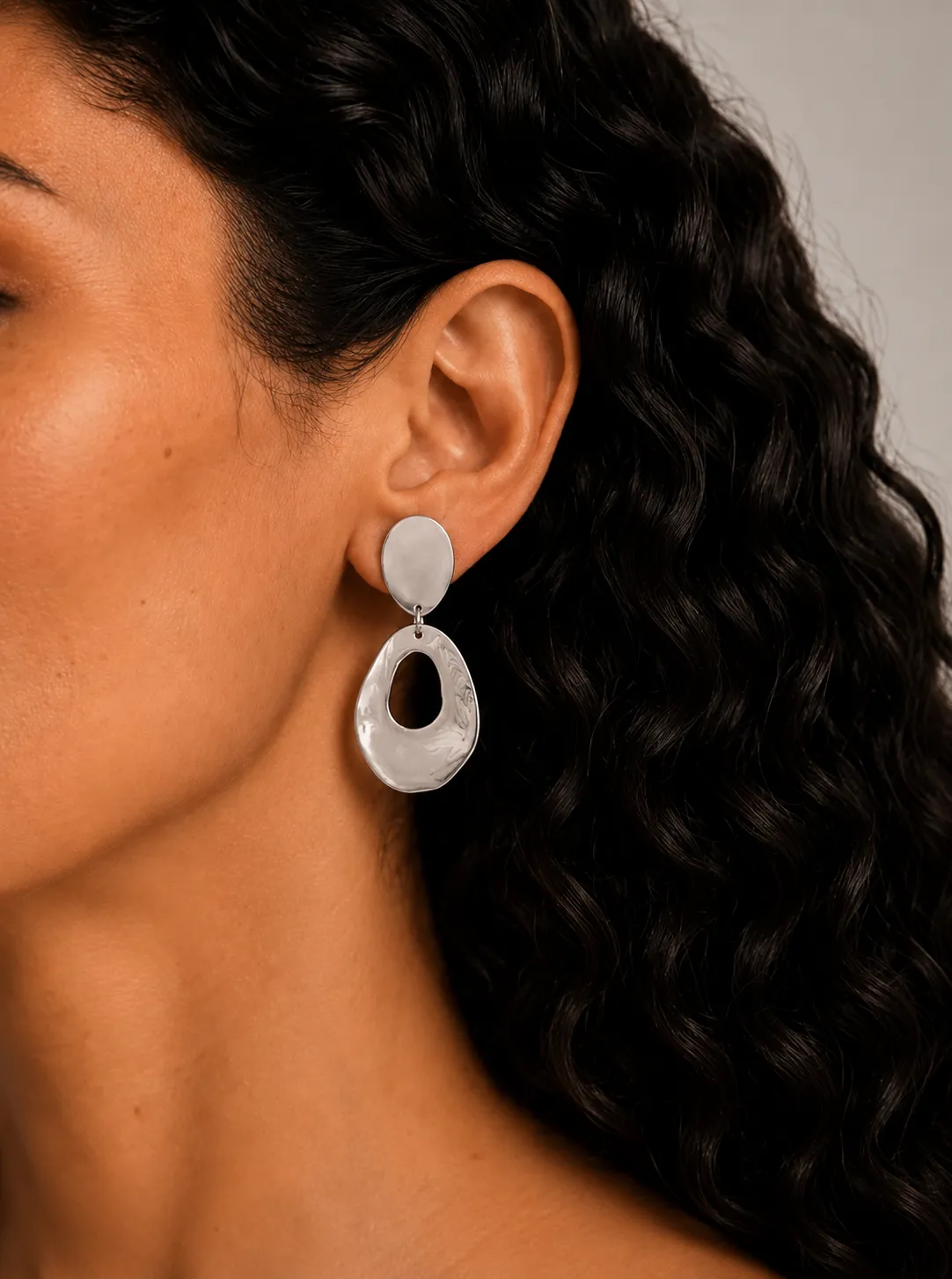 Alternative view of Pendientes Gota Plateados