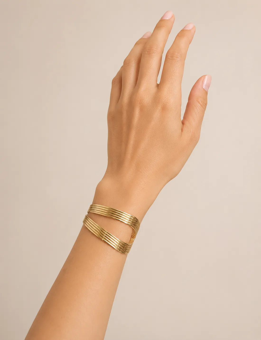 Alternative view of Brazalete Acero Dorado