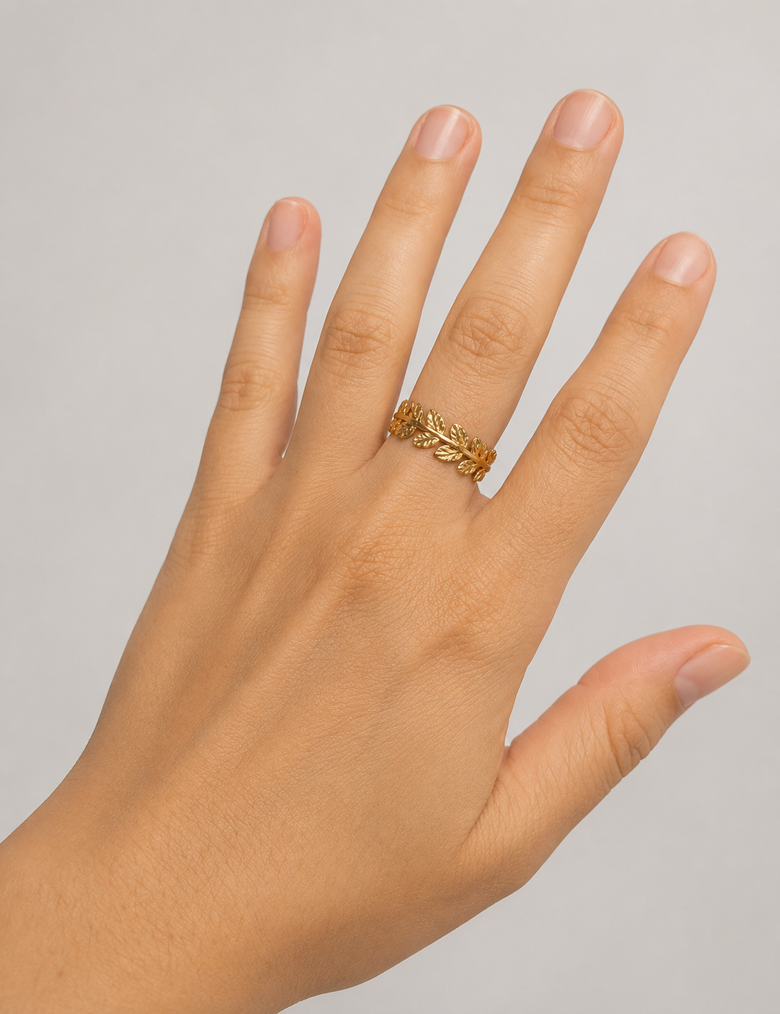 Alternative view of Anillo Acero Hojas Dorado