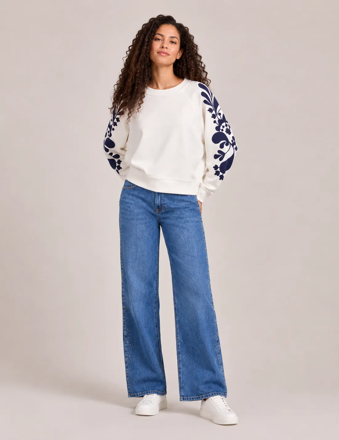 Sudadera Manga Bordada Blanca