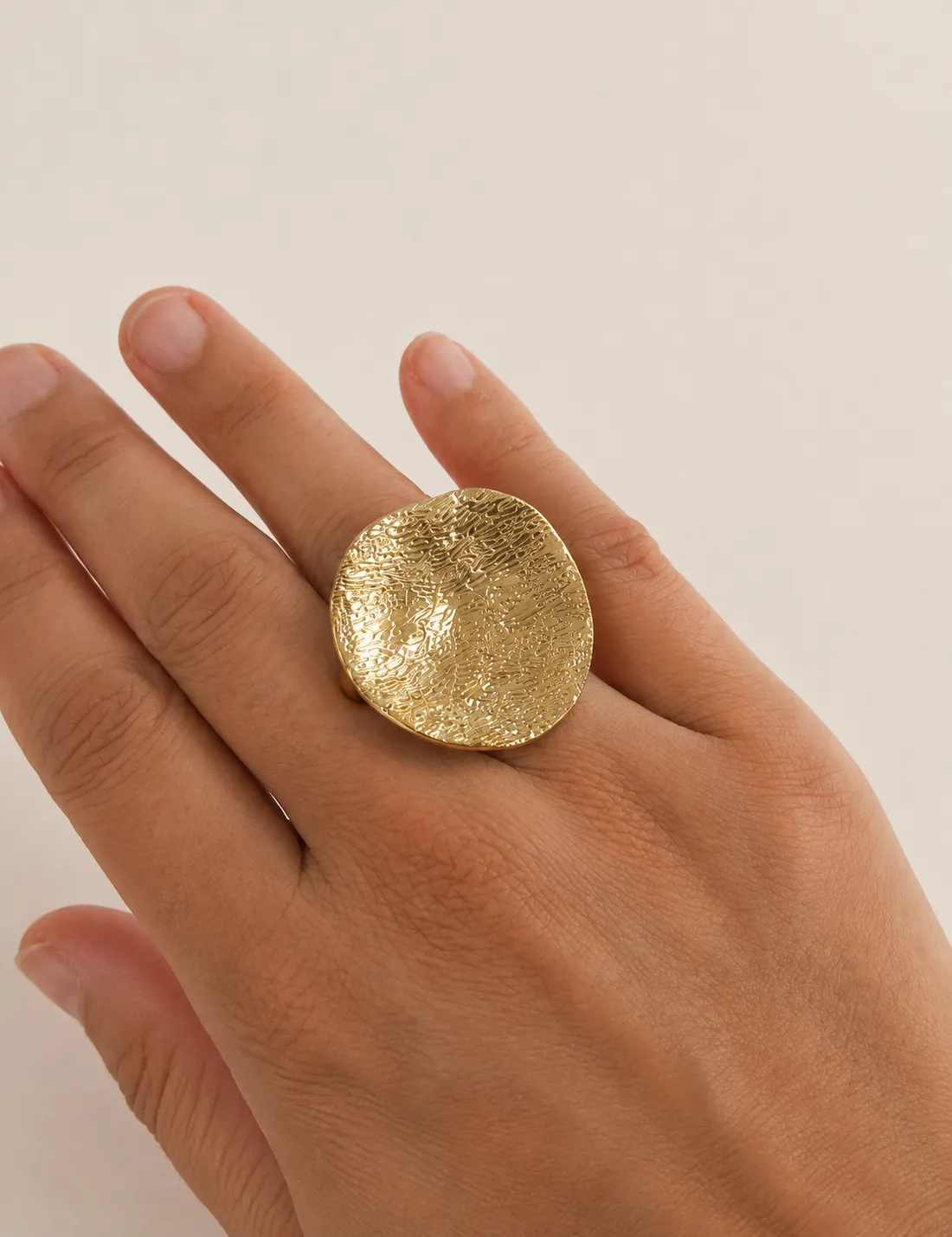 Alternative view of Anillo Acero Ajustable Dorado