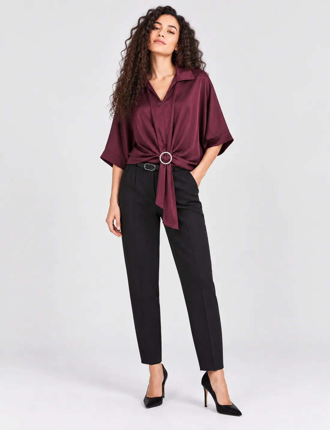Blusa Satinada Broche Vino