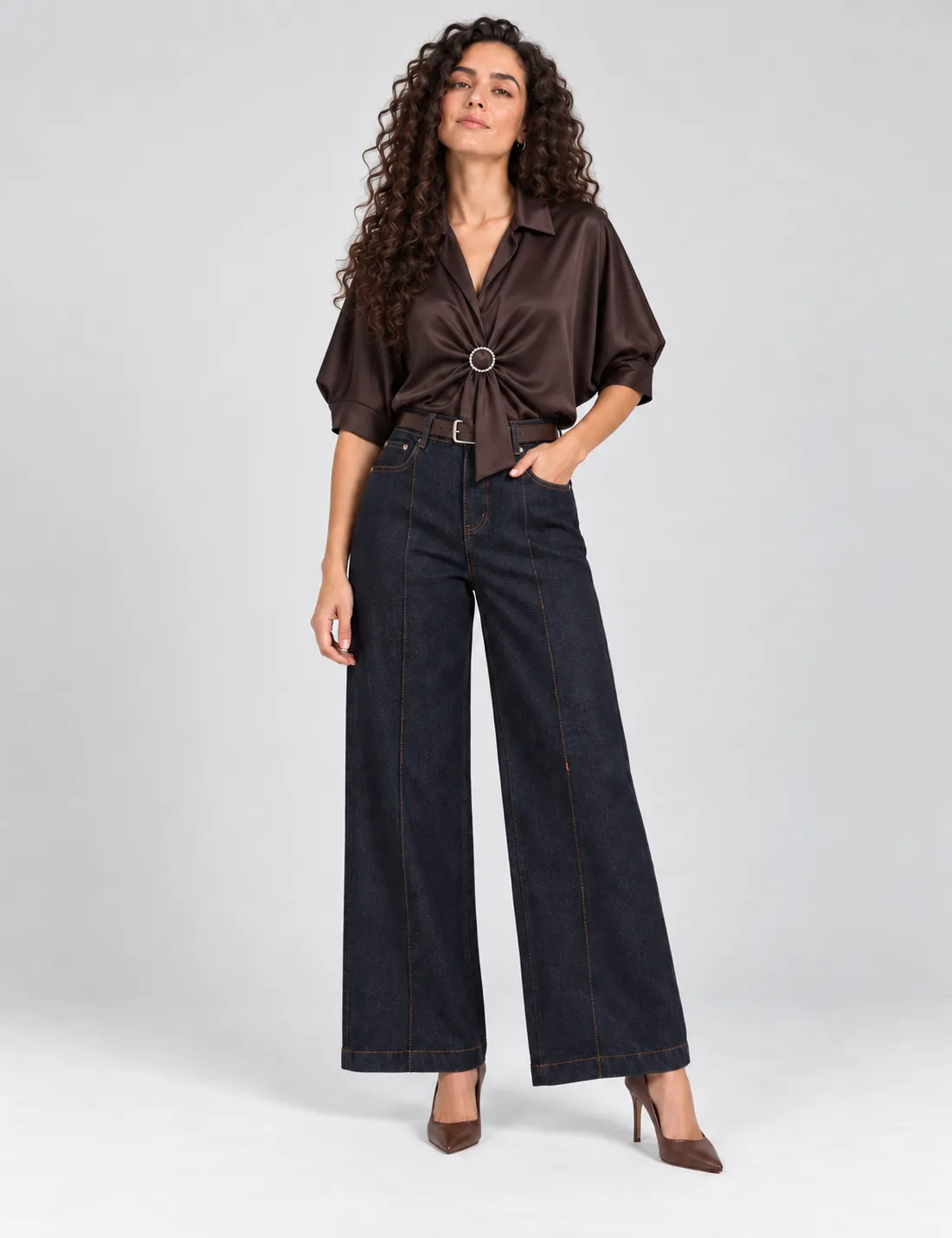 Blusa Satinada Broche Chocolate