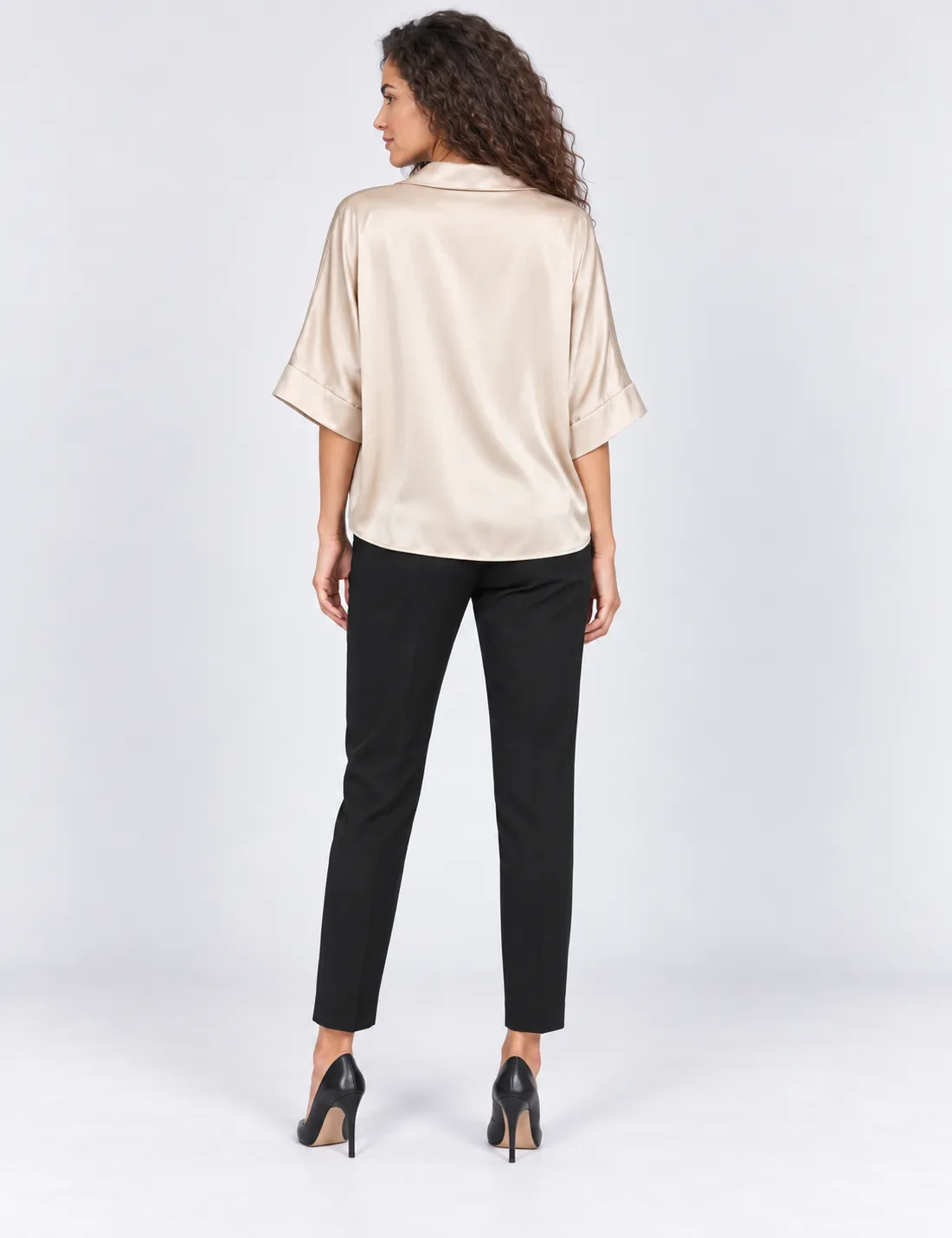 Blusa Satinada Broche Crema - Imagen 2