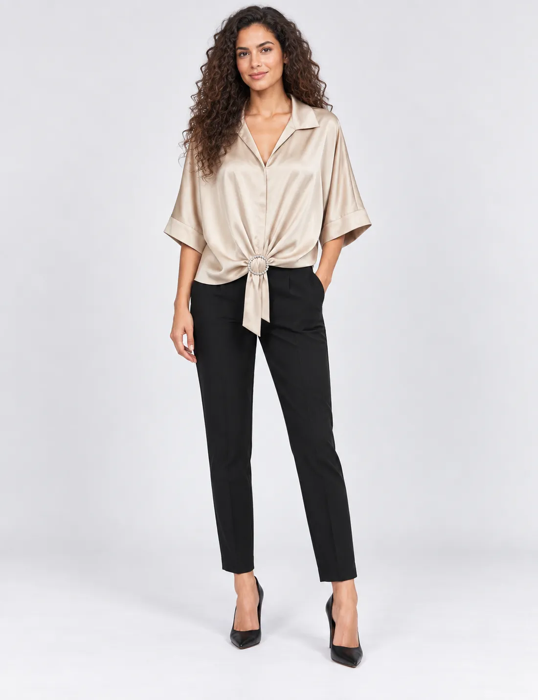 Blusa Satinada Broche Crema