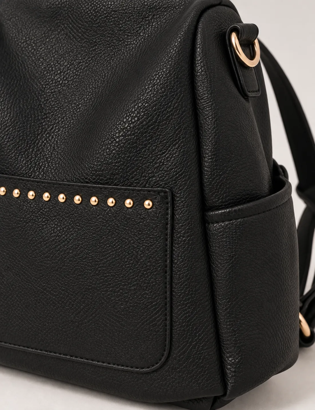 Alternative view of Mochila Tachuelas Negra