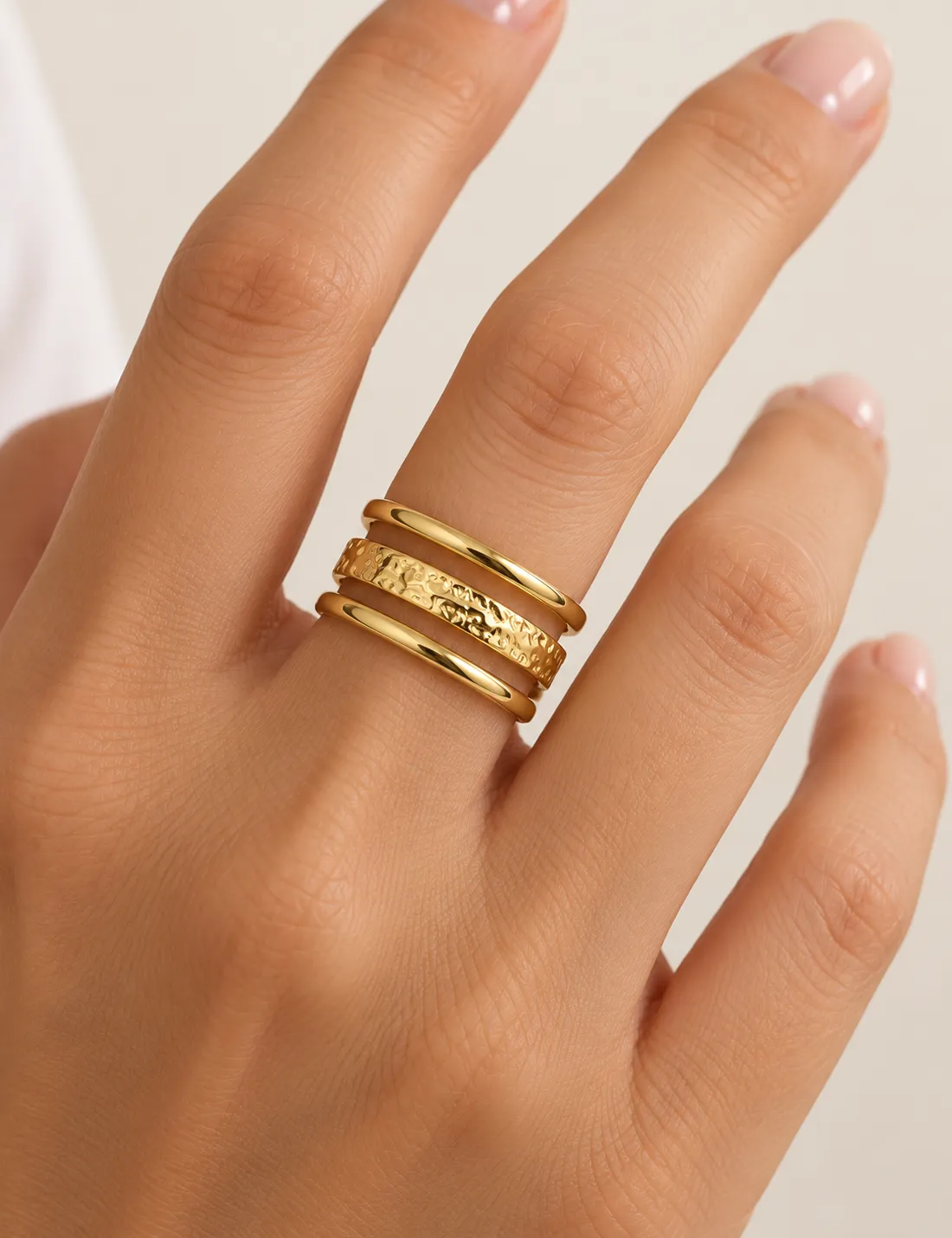 Anillo Acero Triple Textura Dorado