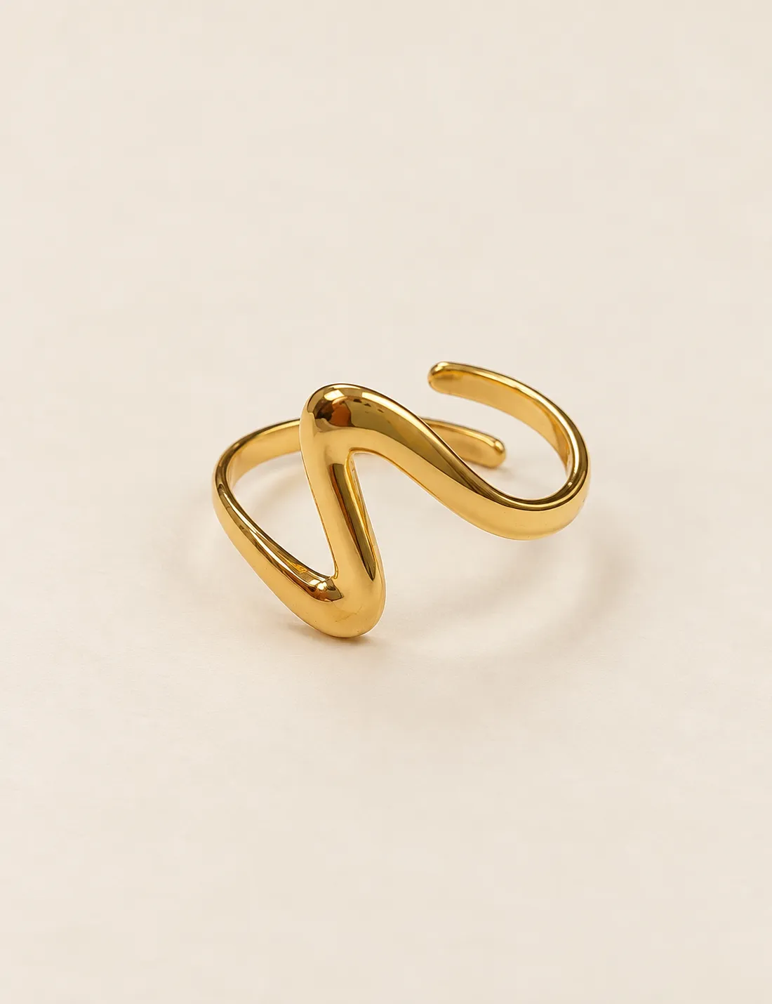 Alternative view of Anillo Acero Onda Dorado