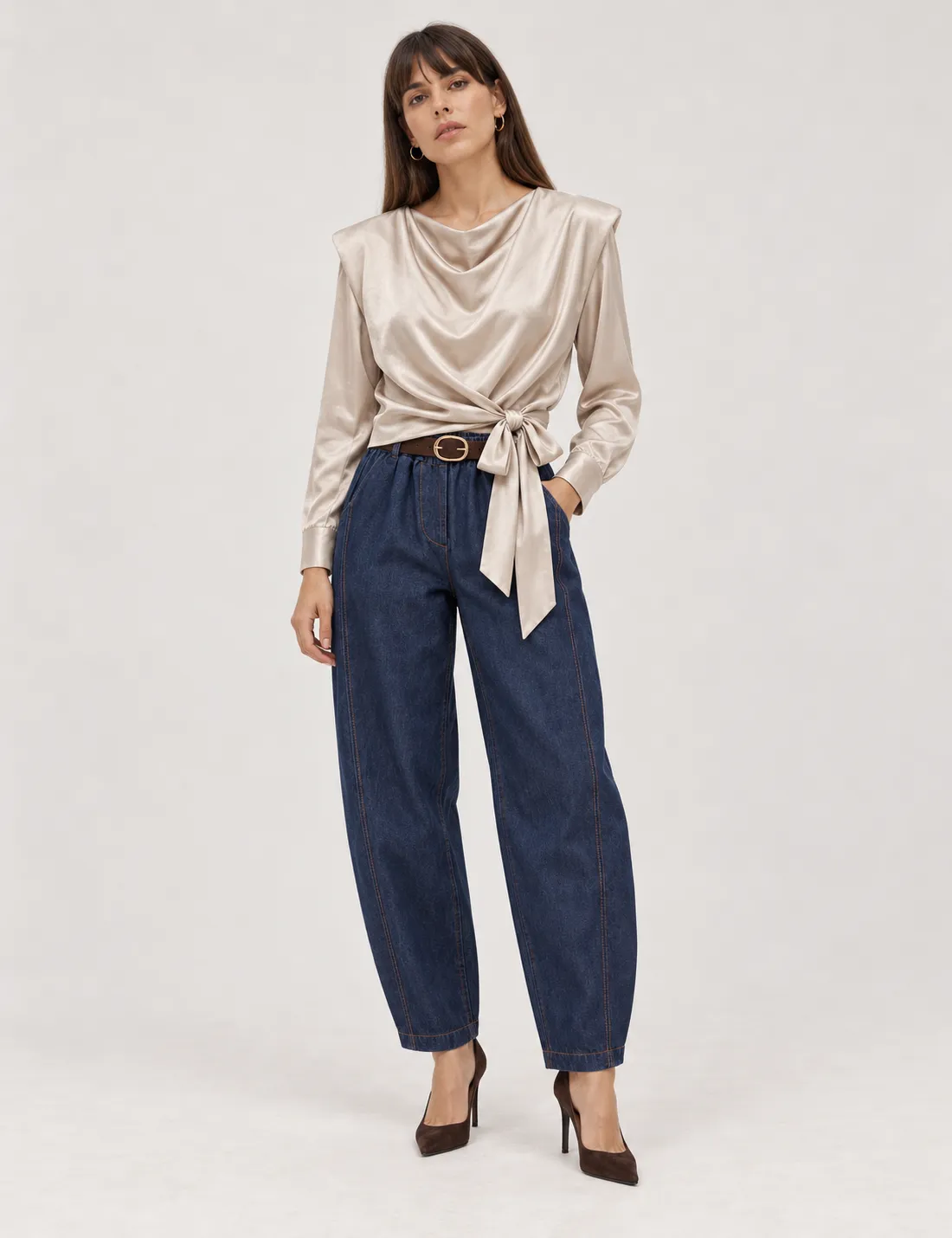 Blusa satinada Hombreras Crema