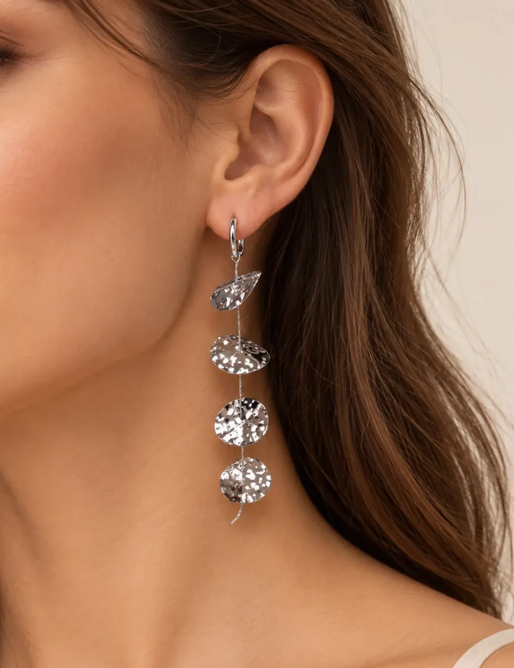 Alternative view of Pendientes Tira Chapa Plateado